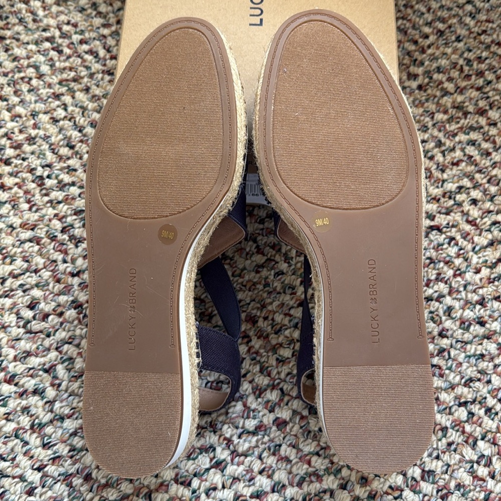 Lucky Brand navy Woman’s Peacoat canvas shoes size 9 - Picture 3 of 4